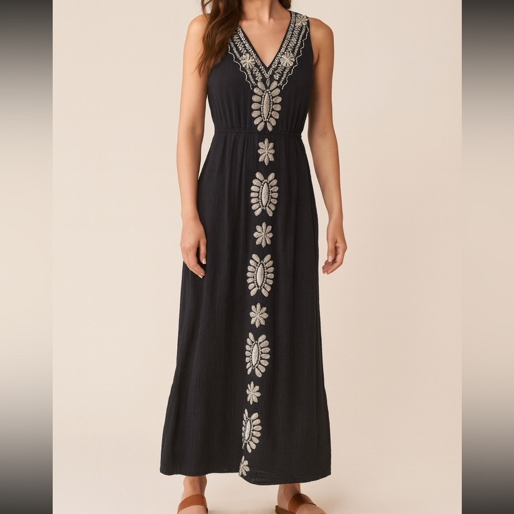 NWOT Anthropologie THML Boho Embroidered Crinkle Maxi Dress Navy and White Small